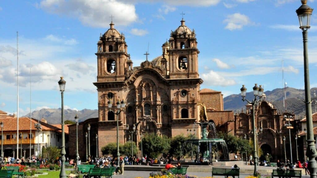 viajes-singles-a-peru-cuzco-catedral